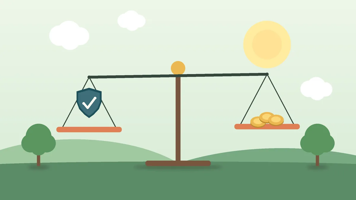 Balança com escudo e moedas, comparando risco e rendimento no Tesouro Direto